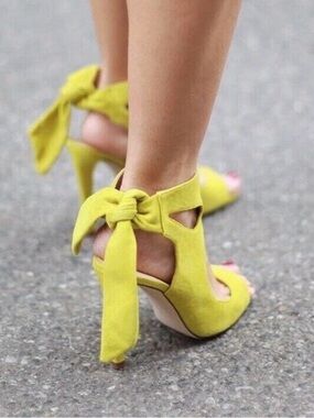 New with Tags Zara Woman Suede Yellow Bow Heel Sandals Size 41